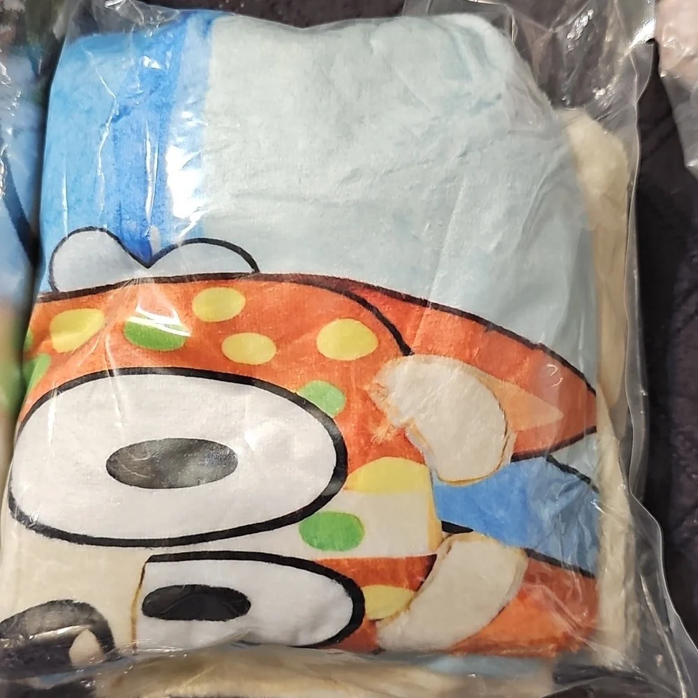 Nwt Bluey Throw Blanlet 40x50 - Picture 2 of 2